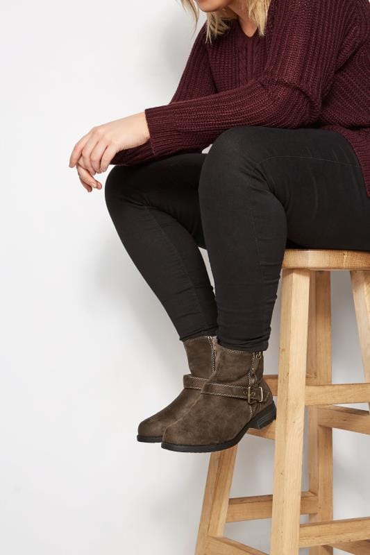 ee fitting ankle boots