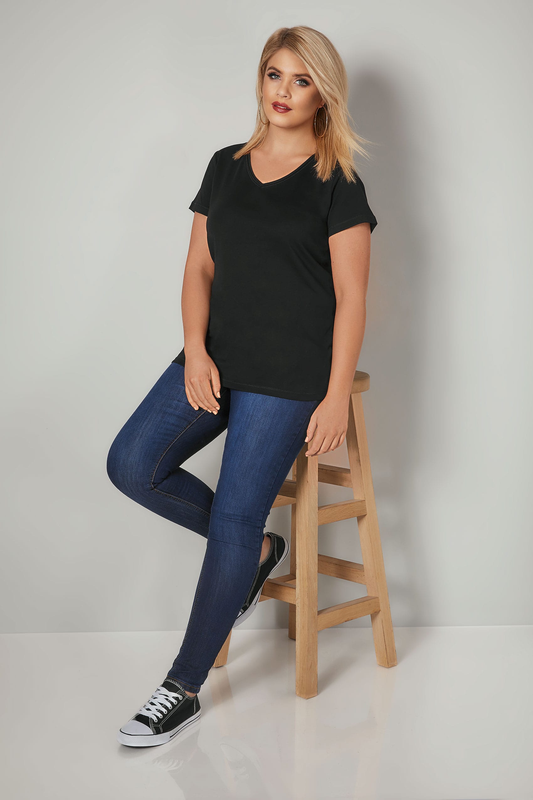 Download Black Short Sleeved V-Neck Basic T-Shirt Plus Size 16 to 36