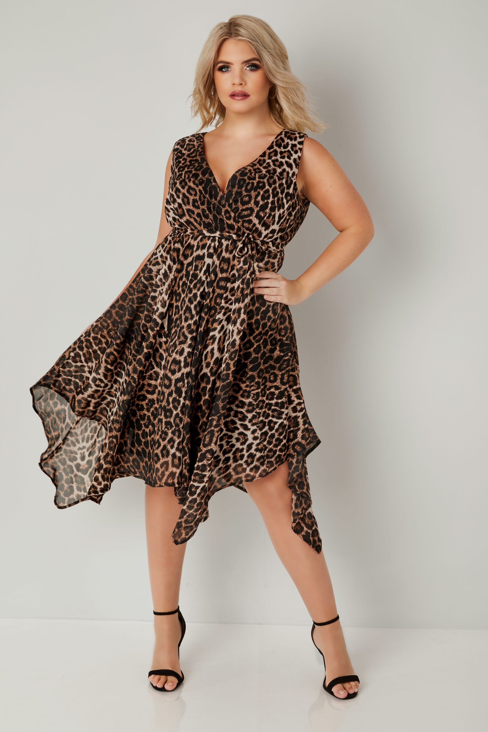Bruine jurk in wikkellook met luipaard print, grote maten