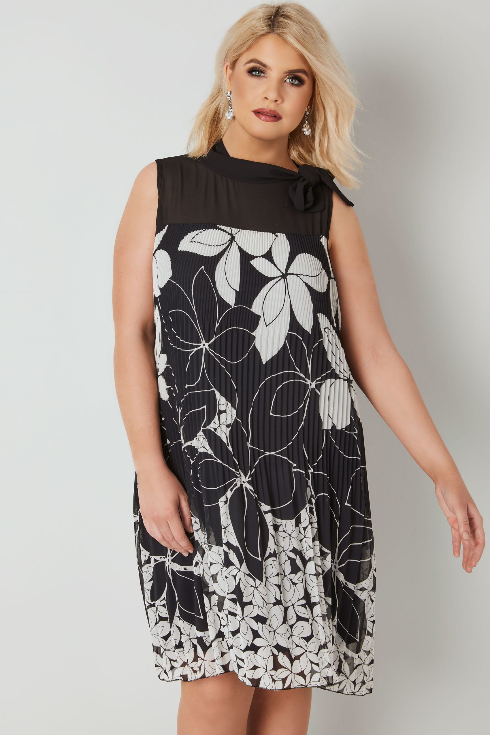 PAPRIKA Black & White Floral Print Plisse Dress, plus size 16 to 26